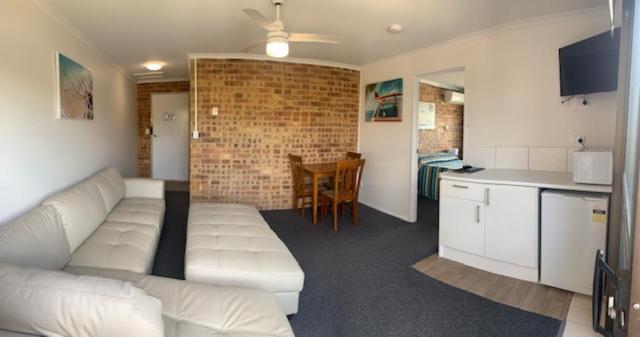 Golden Beach Motor Inn, カラウンドラ エクステリア 写真